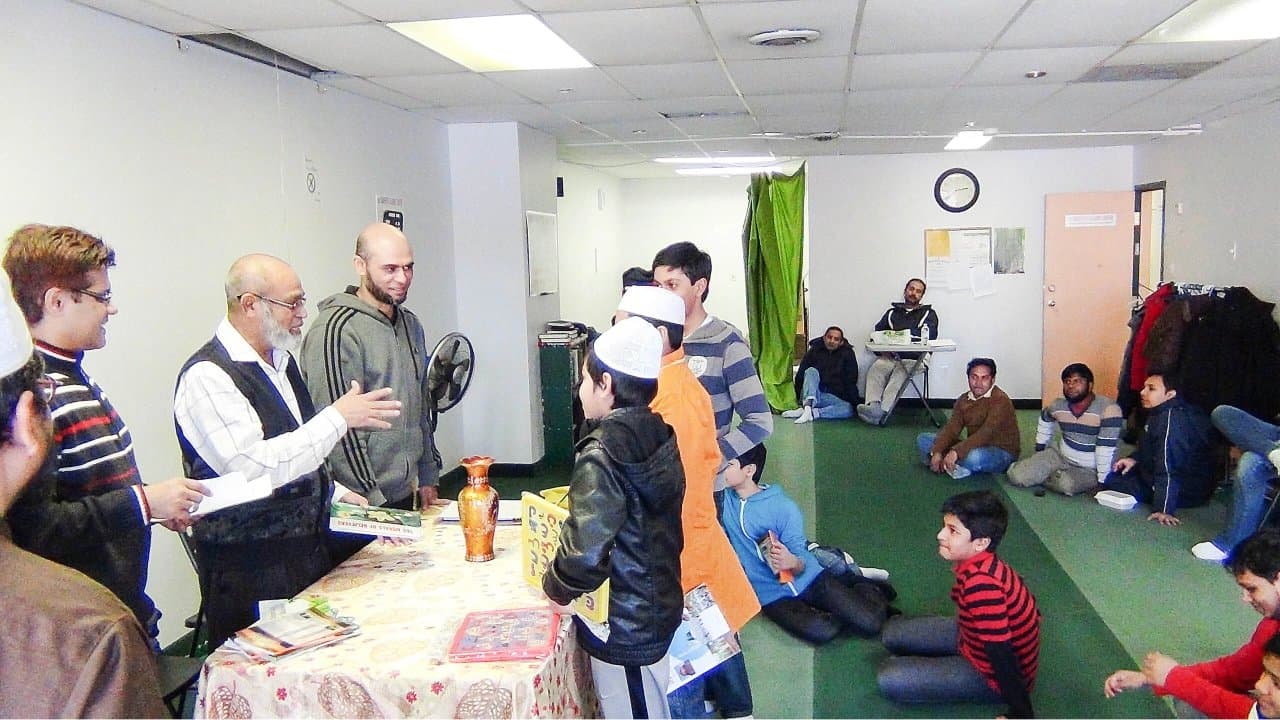 dic-kids-with-books-new